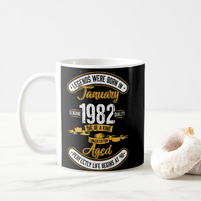 Caneca De Café Nascer Em Janeiro De 1982 aniversário de 40 anos 4 (Com Donut)