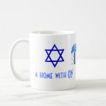Caneca De Café Natal e Hanukkah do humor do feriado<br><div class="desc">Uma caneca bonito do feriado com um sentido de humor faz um presente do divertimento para as casas que combinam fé - judaico e cristão, Hanukkah e Natal. O lado da estrela de David diz que uma casa com OY e o lado de Papai Noel diz uma casa com ALEGRIA....</div>