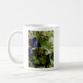 Caneca De Café Natural Blue Muscari and Greenery Floral Design
