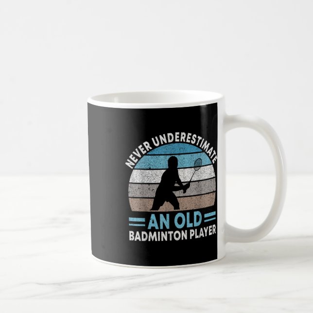 Caneca De Café Never Underestimate An Old Badminton Player Shuttl (Direita)