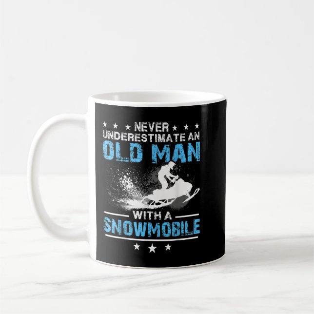 Caneca De Café Never underestimate an old man with a snowmobile (Esquerda)