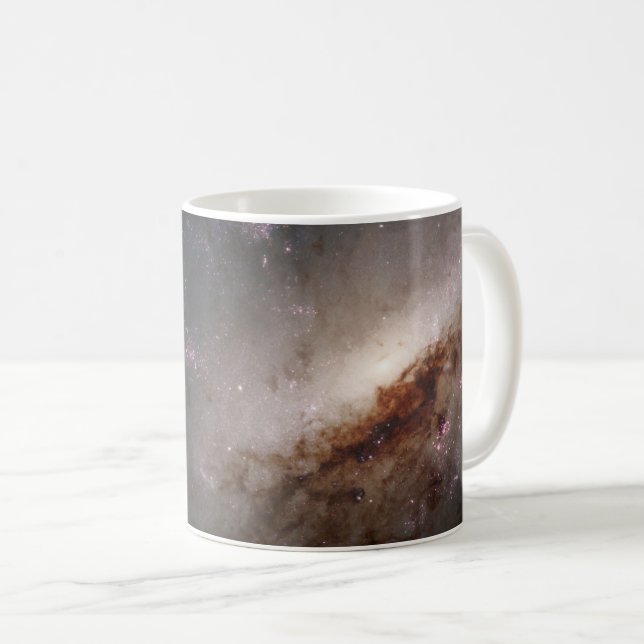 Caneca De Café Ngc 4258 Em Formação Estelar Intensa. (Frente Esquerda)