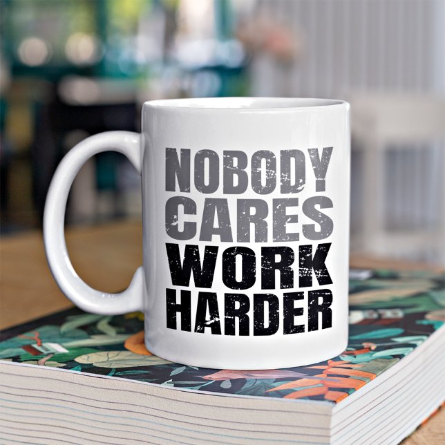 Caneca De Café Ninguém se preocupa com trabalhar duro na motivaçã (Kickstart your day with this mug—motivational and inspiring, keeping you uplifted daily!)