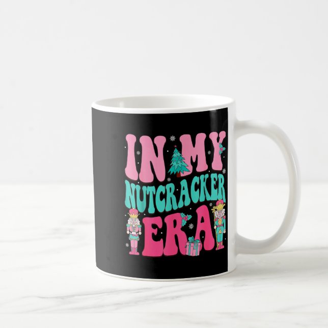 Caneca De Café Nk Nutcracker Squad In My Nutcracker Era Nk Christ (Direita)