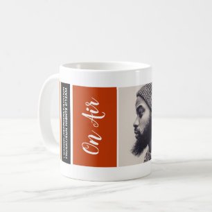 Caneca De Café No Ar - Podcaster Photo - Retro Podcast Advert