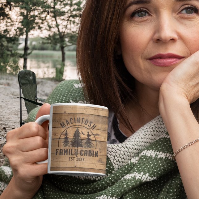 Caneca De Café Nome da Cabina da Família Madeira Rústica Personal (Criador carregado)