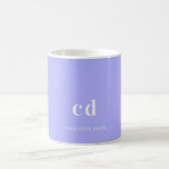 Caneca De Café Nome das iniciais do monograma de lavanda violeta<br><div class="desc">Um fundo colorido violeta e lavanda. Personalize e adicione um nome e letras de monograma. Cartas brancas.</div>