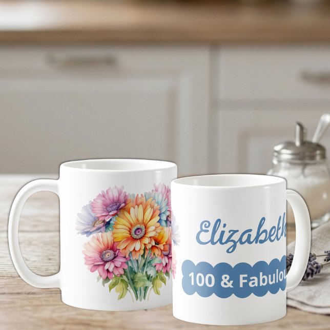 Caneca De Café nome de aniversário de 100 anos gerbera flores azu (Criador carregado)