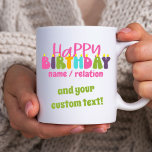 Caneca De Café Nome de Aniversário Feliz Texto Personalizado Vela<br><div class="desc">Caneca de aniversário feliz que você pode personalizar para qualquer criança, professor ou jovem de coração amigo ou parente. Você também pode adicionar seu próprio texto personalizado, como "e alô trinta" ou "você é o melhor", por exemplo. O design tem velas coloridas, que têm letras bonitinhas e brancas, tipografia retrógrada...</div>