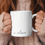 Caneca De Café Nome de monograma de script feminino preto e branc<br><div class="desc">Copo ou caneca de café com nome de monograma preto e branco. Isso torna o presente perfeito para os 16 anos,  casamento,  chá de panela,  aniversário de casamento,  chá de bebê ou despedida de solteira para alguém que ama luxo e estilos chiques.</div>