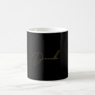 Caneca De Café Nome de Script Dourado Mínimo e Chic Preto Moderno