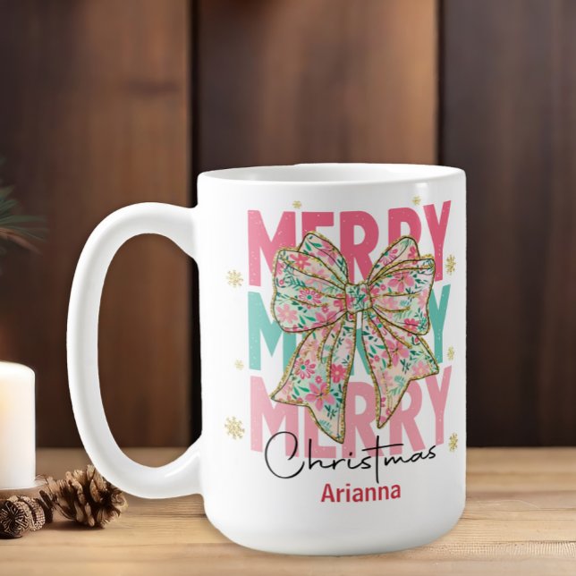 Caneca De Café Nome do Arco Verde Rosa de Natal (Pastel pink and teal "Merry Christmas" mug with a big floral bow. Customized with a name)