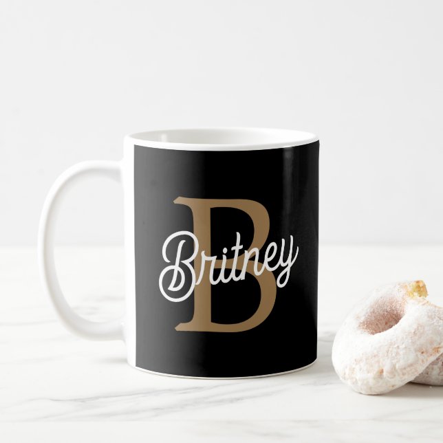 Caneca De Café Nome do Monograma Elegante Moderno Script Dourado  (Com Donut)