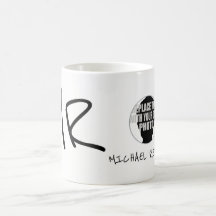 nome e iniciais manuscritos com fotografia b/w