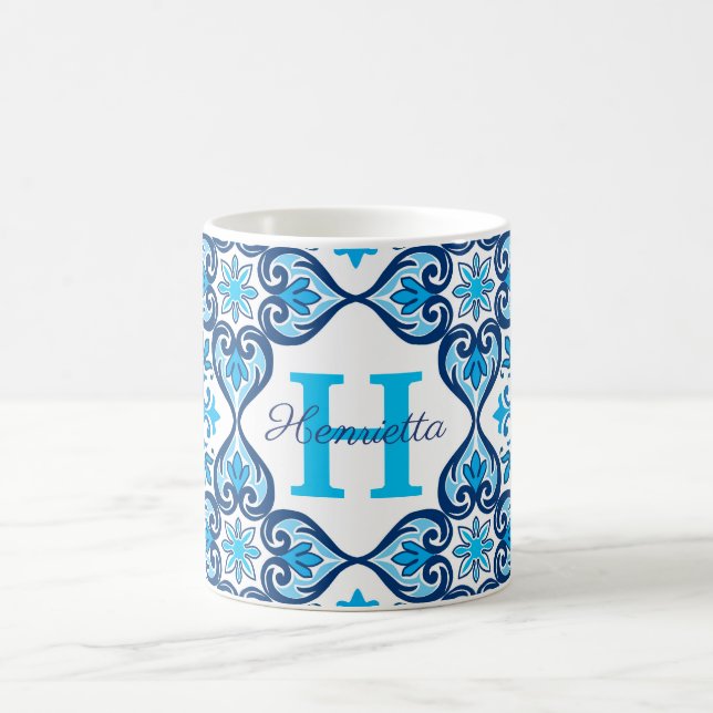 Caneca De Café 💙🤍 Nome + inicial azul - branco Azulejos X,   (Centro)