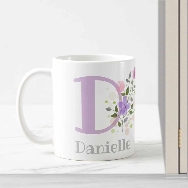 Caneca De Café Nome inicial de adição Danielle com Flores (Criador carregado)
