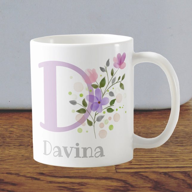 Caneca De Café Nome inicial de adição Davina com flores (Criador carregado)