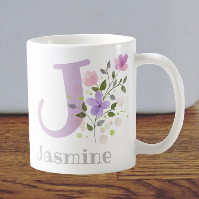 Caneca De Café Nome inicial de adição Jasmine com flores (Criador carregado)