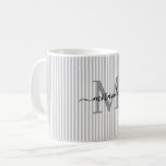 Caneca De Café Nome Monograma Moderno com Listra Cinza<br><div class="desc">Comece a sua manhã com estilo com esta caneca de café cinza listrada personalizada, projetada para trazer charme atemporal a cada gole. Com um fundo listrado suave cinza e branco, esta caneca elegante é personalizada com a inicial do seu monograma e nome completo em uma fonte de letra cursiva graciosa,...</div>