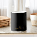 Caneca De Café Nome Monograma Moderno com Script de Menina Ouro P<br><div class="desc">Caneca ou Xícara de Café com Nome Monograma Dourado e Preto. Este é o presente perfeito para um aniversário de 16 anos,  casamento,  chá de noiva,  aniversário de casamento,  chá de bebê ou despedida de solteira para alguém que ama luxo e estilos chiques.</div>