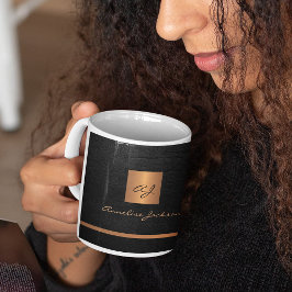 Caneca De Café Nome monograma personalizado dourado preto elegant