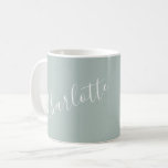 Caneca De Café Nome Personalizado de Script Minimalista Dusty Blu<br><div class="desc">Nome da Tipografia de Script Minimalista em Dusty Blue Mug</div>