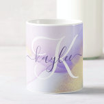 Caneca De Café Nome Personalizado Monograma Cor de Água Púrpura L<br><div class="desc">Personalize facilmente este estilo glamouroso,  abstrato lilac,  tinta aquática e fundo de pulverização em ouro falso,  com os seus detalhes personalizados.</div>