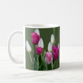 Caneca De Café Nome personalizável Lizzie tulipas brancas rosa