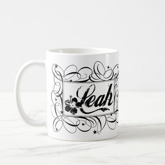 Caneca De Café Nomeie Leah no preto dentro do quadro à moda (Esquerda)
