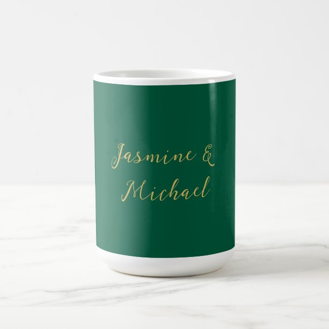 Caneca De Café Nomes de Casal Caligrafia Clássica Verde e Dourado (Centro)