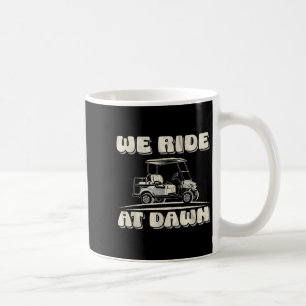 Caneca De Café Nós Andamos Na Cotação Do Carro De Golfe Do Dawn