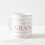 Caneca De Café Nós Te Amo Nossos Nomes De Crianças Personalizadas<br><div class="desc">Digamos que te amamos a vovó neste feriado com uma caneca de presente de Natal personalizada com nomes de netos. Todo texto neste design é editável para que você possa adicionar sua própria mensagem ou texto. Disponível em diversas cores,  estilos e produtos.</div>