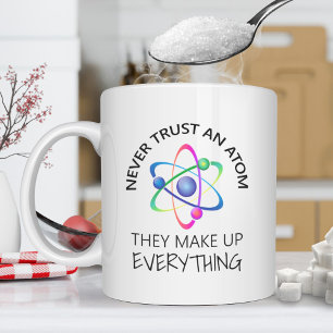 Caneca De Café Nunca Confie em um Atom
