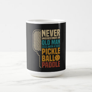 Caneca De Café Nunca Subestime um Homem Velho com um Pickleball