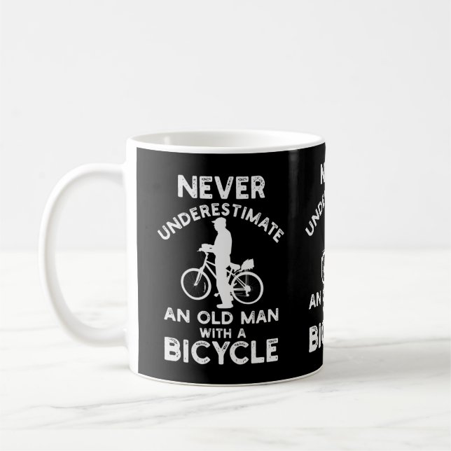 Caneca De Café Nunca subestime um velho com uma bicicleta (Esquerda)
