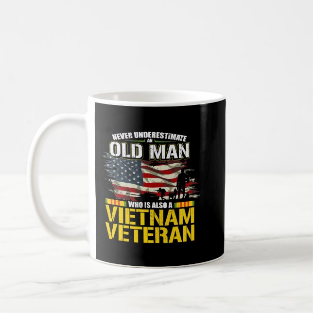 Caneca De Café Nunca subestime um Velho Homem Vietnã 64 (Esquerda)