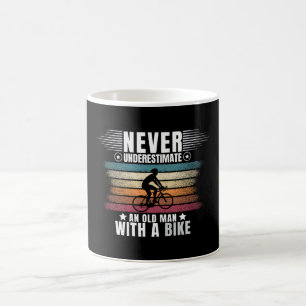 Caneca De Café Nunca Subestime Um Velho Numa Bicicleta