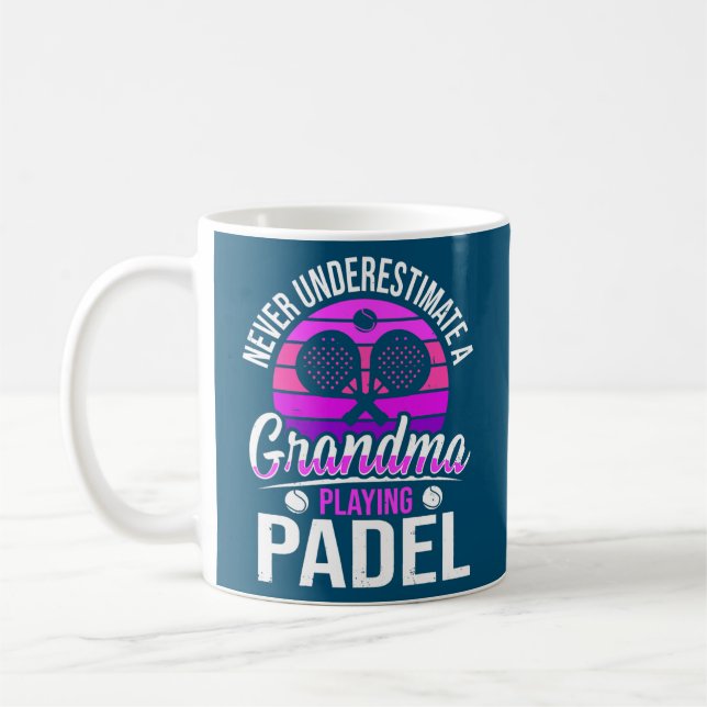 Caneca De Café Nunca Subestime Uma Avó Jogando Padel (Esquerda)