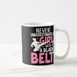 Caneca De Café Nunca Subestime Uma Garota Com Um Cinturão Negro E