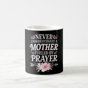 Caneca De Café Nunca Subestime Uma Mãe Alimentada Pela Oração