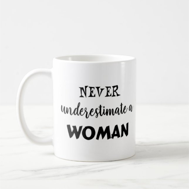 Caneca De Café nunca subestime uma mulher (Esquerda)