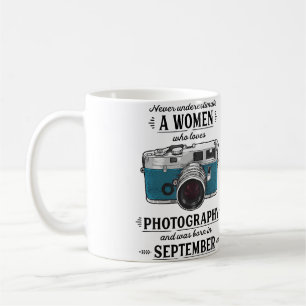 Caneca De Café Nunca Subestime Uma Mulher Que Ama Fotografia