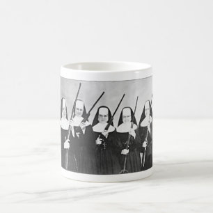 CANECA DE CAFÉ NUNS COM MASSA DE CAFÉ.