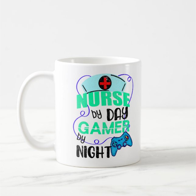 Caneca De Café Nurse by Day Gamer by Night (Esquerda)