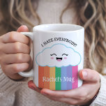 Caneca De Café Nuvem Cinza Funny Kawaii e Rainbows<br><div class="desc">Diga olá para sua nova caneca de humor! Esta nuvem extremamente sarcástica com um arco-íris está aqui para iluminar as vossas manhãs com um toque de energia "Eu odeio toda a gente". Personalize-o com o seu nome no arco-íris para que todos saibam de quem é esta caneca sassosa (e para...</div>