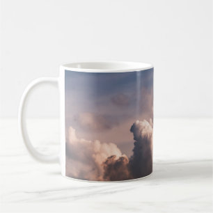 CANECA DE CAFÉ NUVENS BRANCAS SOB PÉS AZUL