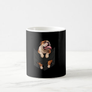 Caneca De Café O Bulldog Inglês Nos Seus Cachorros