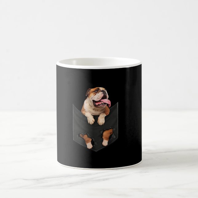 Caneca De Café O Bulldog Inglês Nos Seus Cachorros (Centro)