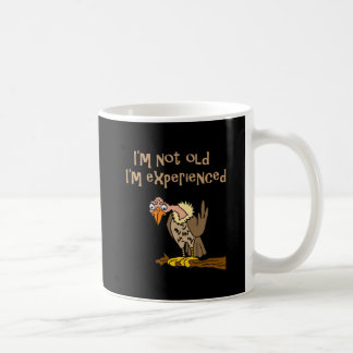 Caneca De Café O Buzzard engraçado diz que eu não sou idoso mim