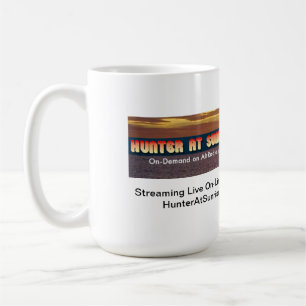 Caneca De Café O caçador no nascer do sol refrigera para fora o
